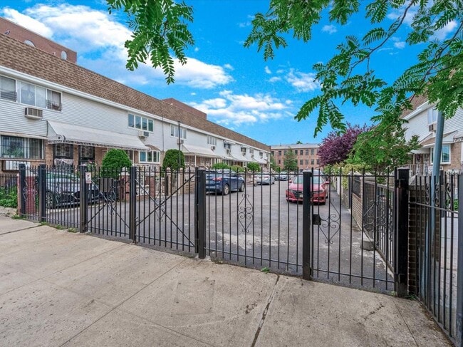 14 McKibbin Ct in Brooklyn, NY - Building Photo - Building Photo