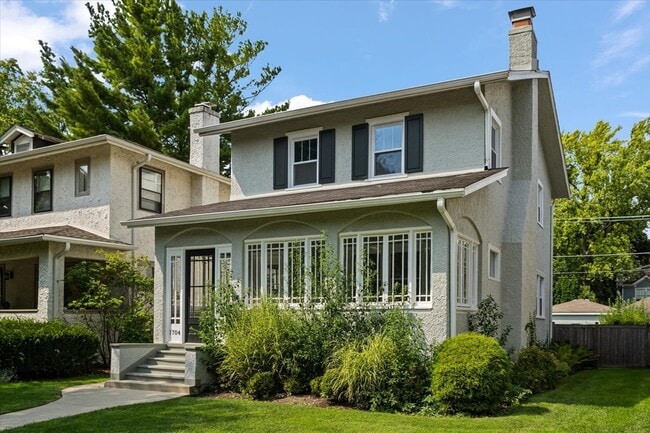 property at 1704 Walnut Ave