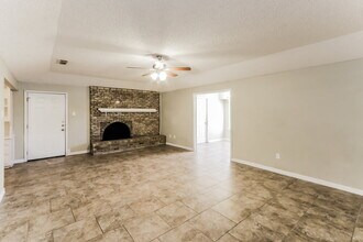 1830 E Kirnwood Dr in Dallas, TX - Foto de edificio - Building Photo