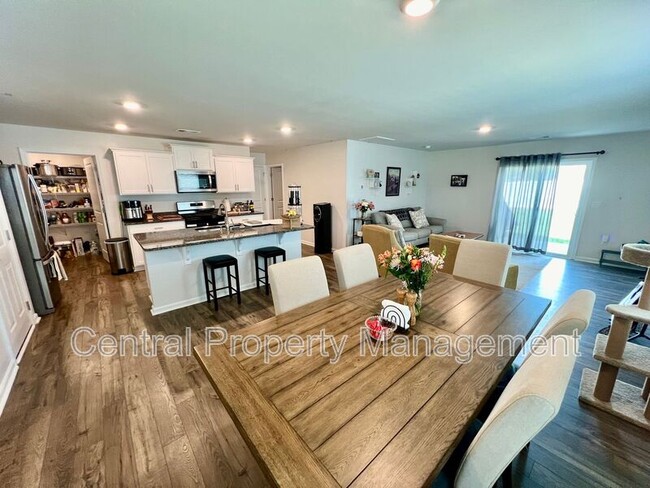 1345 Saddle Ct in Roebuck, SC - Foto de edificio - Building Photo
