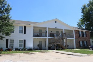 1614 E Kansas City Rd in Olathe, KS - Building Photo