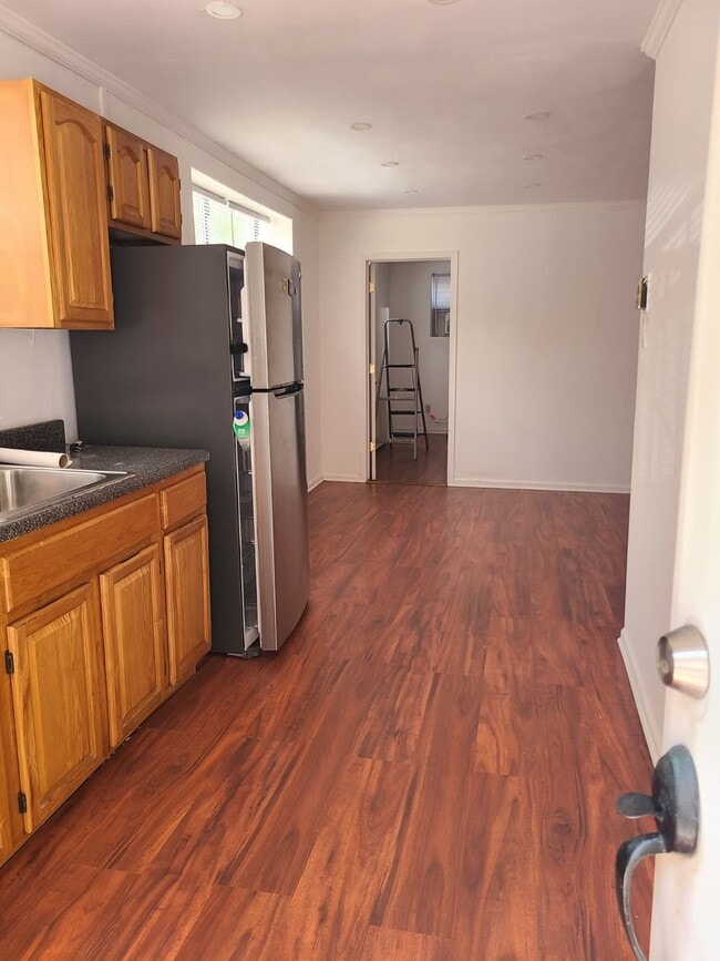 708 Ave Y