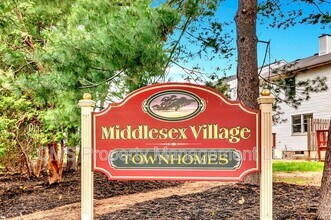 22 Hickory Ct in Middlesex, NJ - Building Photo - Building Photo