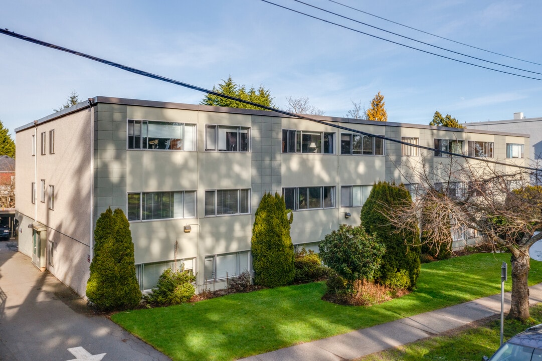 Park Blvd Apartments in Victoria, BC - Building Photo