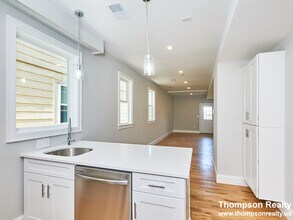 1110 Saratoga St, Unit 1 in Boston, MA - Foto de edificio - Building Photo