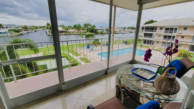 745 SE 19th Ave in Deerfield Beach, FL - Building Photo - Building Photo