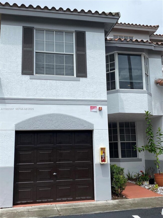 715 SW 148th Ave in Davie, FL - Building Photo - Building Photo