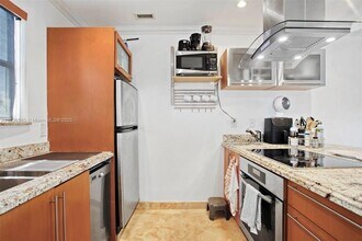 798 Crandon Blvd, Unit 37C in Key Biscayne, FL - Foto de edificio - Building Photo