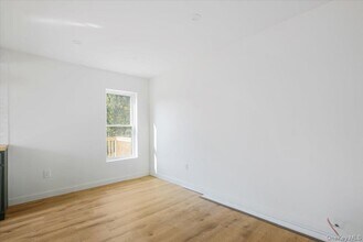 9 Dubois St in Kingston, NY - Foto de edificio - Building Photo