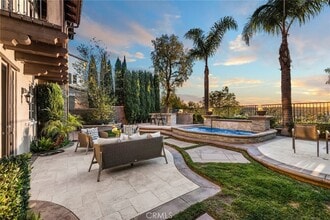 33 Tall Hedge in Irvine, CA - Foto de edificio - Building Photo