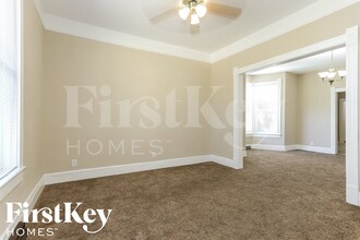 542 Oak St in Waukegan, IL - Foto de edificio - Building Photo