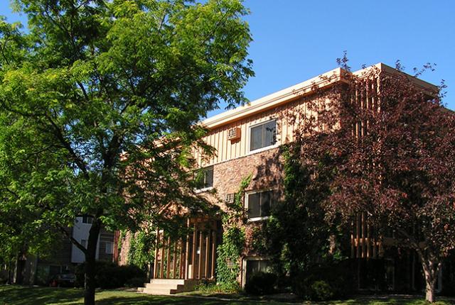 Hampshire House in St. Louis Park, MN - Foto de edificio - Building Photo