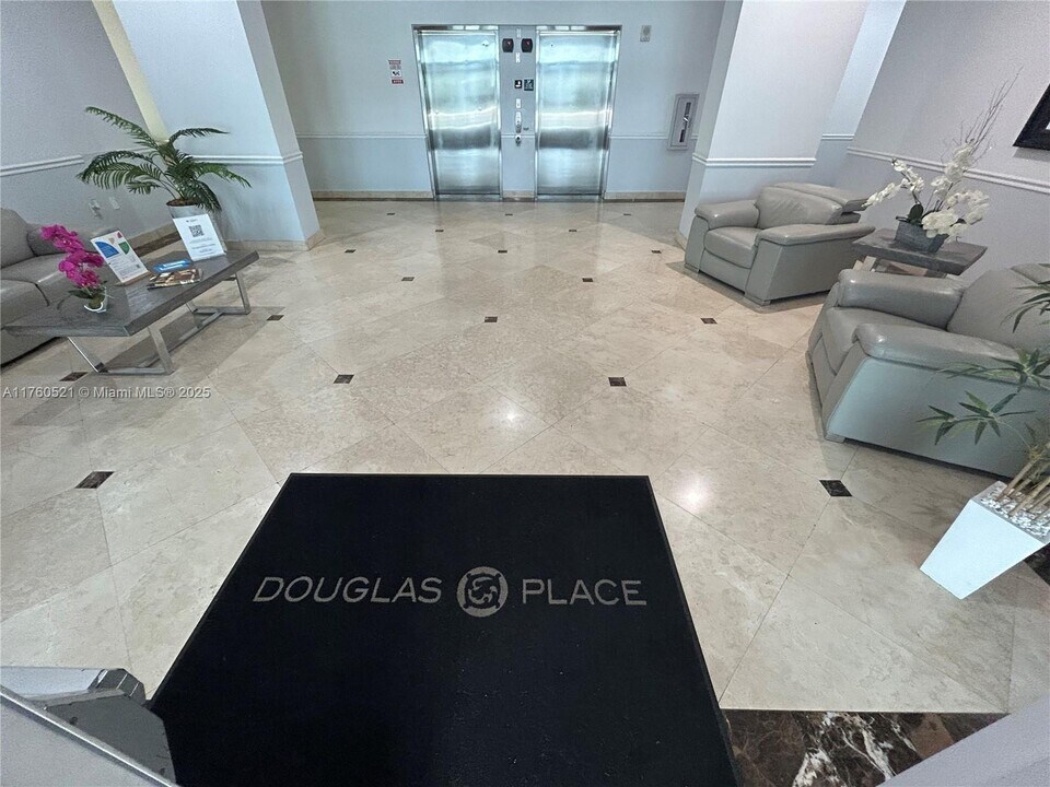 60 NW 37th Ave in Miami, FL - Building Photo