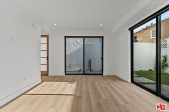 4823 Satsuma Ave in Los Angeles, CA - Building Photo - Building Photo