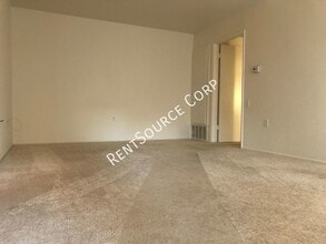 19214 Avenue Of The Oaks in Santa Clarita, CA - Building Photo - Building Photo