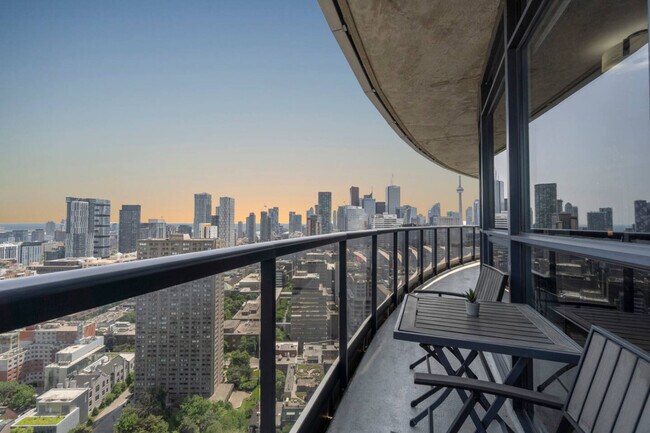 224 Carlton St. in Toronto, ON - Building Photo - Building Photo