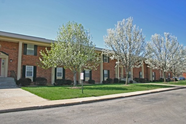 Carriage House in Elkhart, IN - Foto de edificio - Building Photo