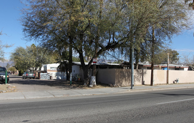 Adobe Manor in Tucson, AZ - Building Photo - Building Photo