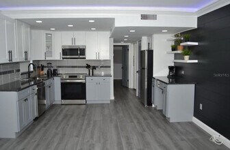 3675 Gulf Blvd in St Pete Beach, FL - Foto de edificio - Building Photo