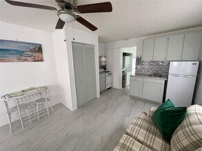 1635 Omaha St in Palm Harbor, FL - Building Photo - Building Photo