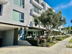 7857 W Manchester Ave in Los Angeles, CA - Building Photo - Building Photo