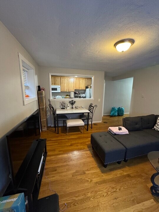 204 Neponset Valley Pkwy in Boston, MA - Building Photo