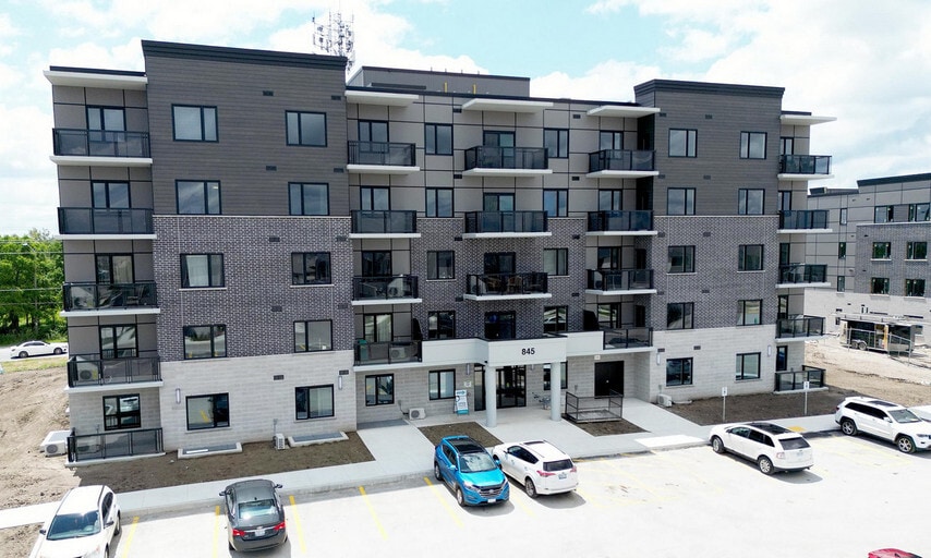 Opus Apartments and Townhomes in London, ON - Building Photo