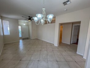 9131 Briarthorne St in Las Vegas, NV - Building Photo - Building Photo