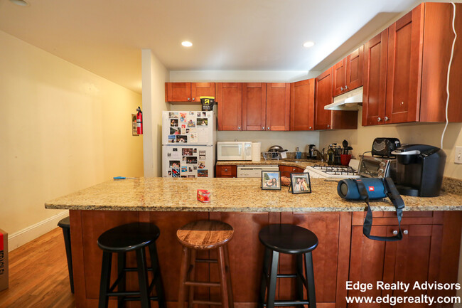 54 Egmont St, Unit 1 in Brookline, MA - Building Photo - Building Photo