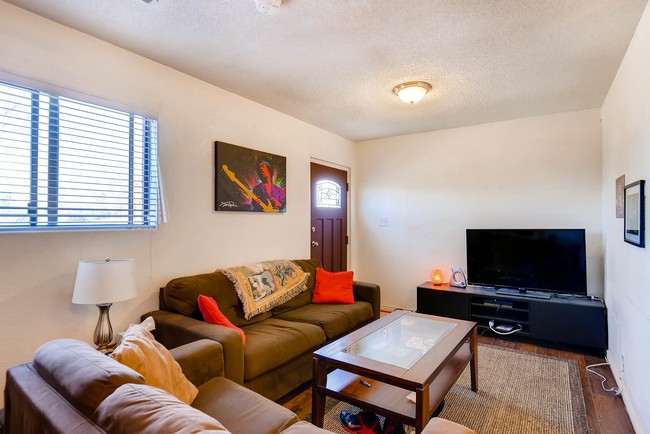 2880 Harrison St in Denver, CO - Building Photo - Building Photo