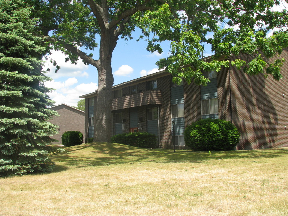 Eastwood Village Apartments in Muskegon, MI - Building Photo