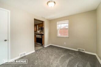 175 Mahoning Dr in Pittsburgh, PA - Building Photo - Building Photo