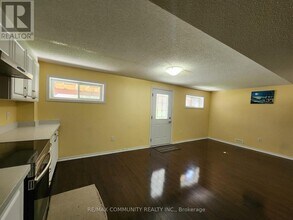 19 Salvage St in Ajax, ON - Building Photo - Building Photo