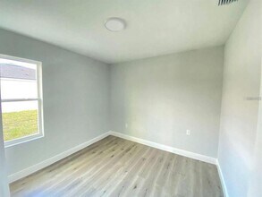 9447 Acco Ave in Englewood, FL - Foto de edificio - Building Photo