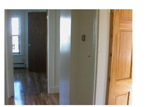 31 Seattle St, Unit T in Boston, MA - Foto de edificio - Building Photo