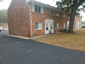 4994 Main St-Unit -10 in Sylvania, OH - Building Photo - Building Photo