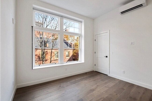 217 Essex St, Unit 305 in Salem, MA - Foto de edificio - Building Photo