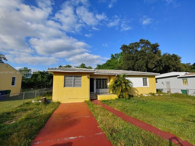 1465 NE 149th St in North Miami, FL - Building Photo - Building Photo