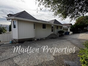6367 Woodman Dr in Oroville, CA - Building Photo - Building Photo