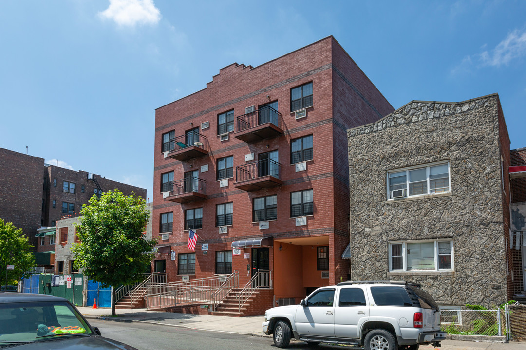 2547 Cruger Ave in Bronx, NY - Building Photo