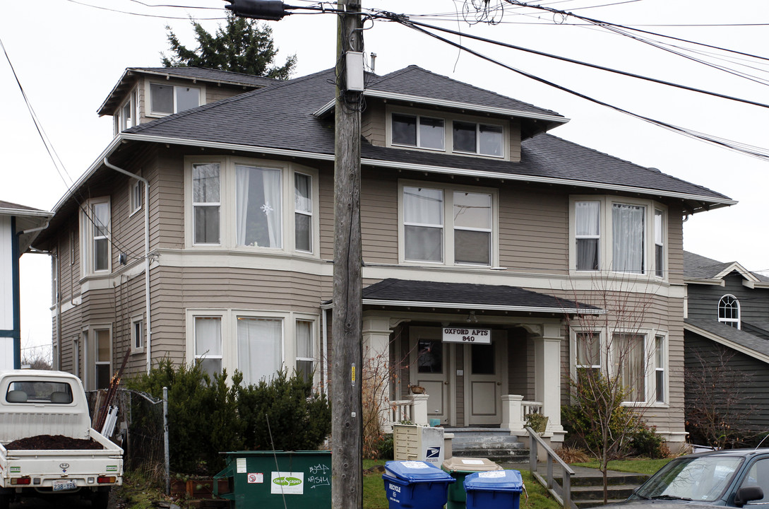 Oxford Apartments in Seattle, WA - Building Photo