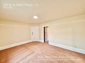 302 W Olympic Pl in Seattle, WA - Building Photo - Building Photo