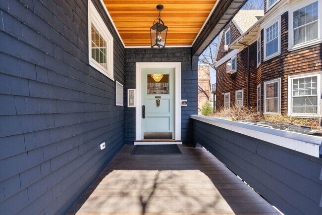 35 Upland Rd, Unit 1 in Cambridge, MA - Foto de edificio - Building Photo