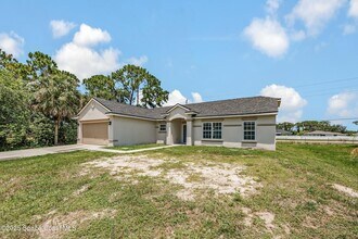339 Wilton Ave SW in Palm Bay, FL - Building Photo - Building Photo