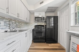2820 NE 201st Terrace in Aventura, FL - Building Photo - Building Photo