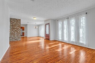 3250 Three Pines Dr in Humble, TX - Foto de edificio - Building Photo