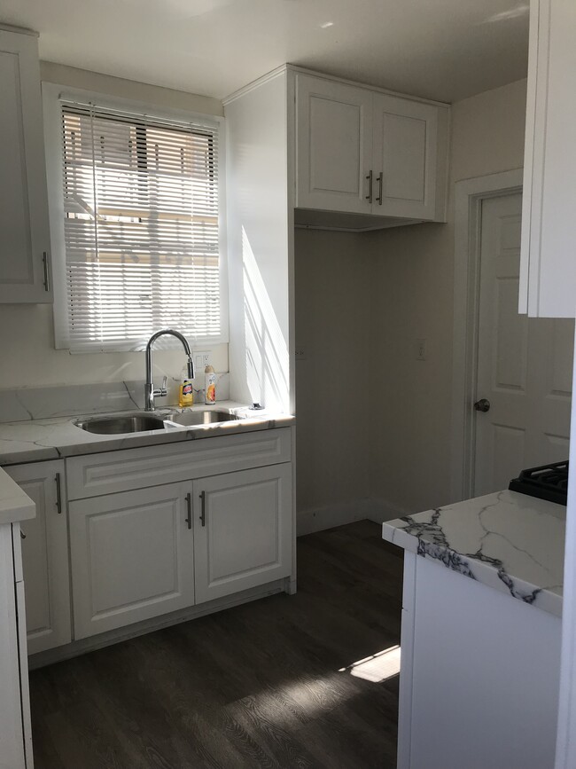 1863 N New Hampshire Ave, Unit 1861 in Los Angeles, CA - Building Photo - Building Photo