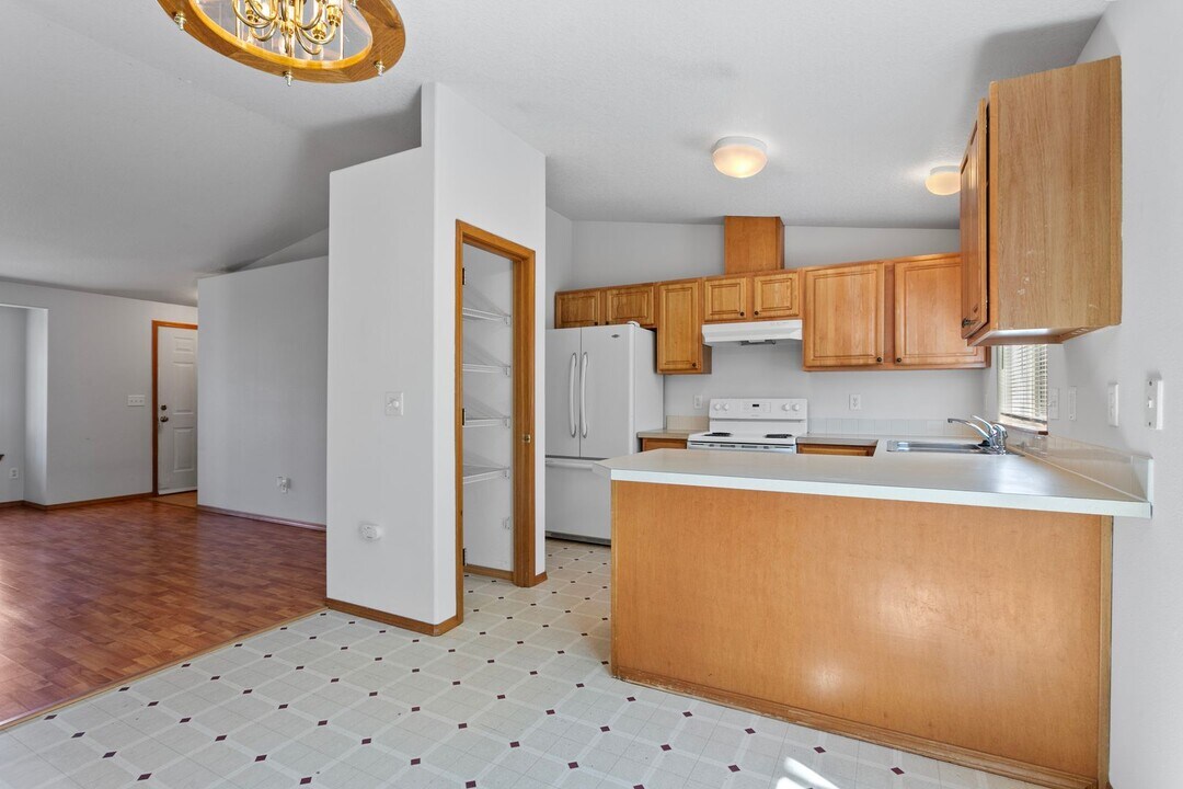 8048 SE 62nd Ave in Portland, OR - Building Photo
