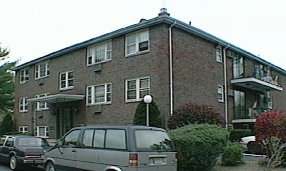 614 Cabot St in Beverly, MA - Building Photo