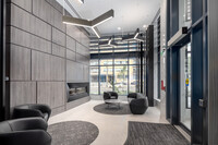 2525 Bathurst St in Toronto, ON - Building Photo - Lobby